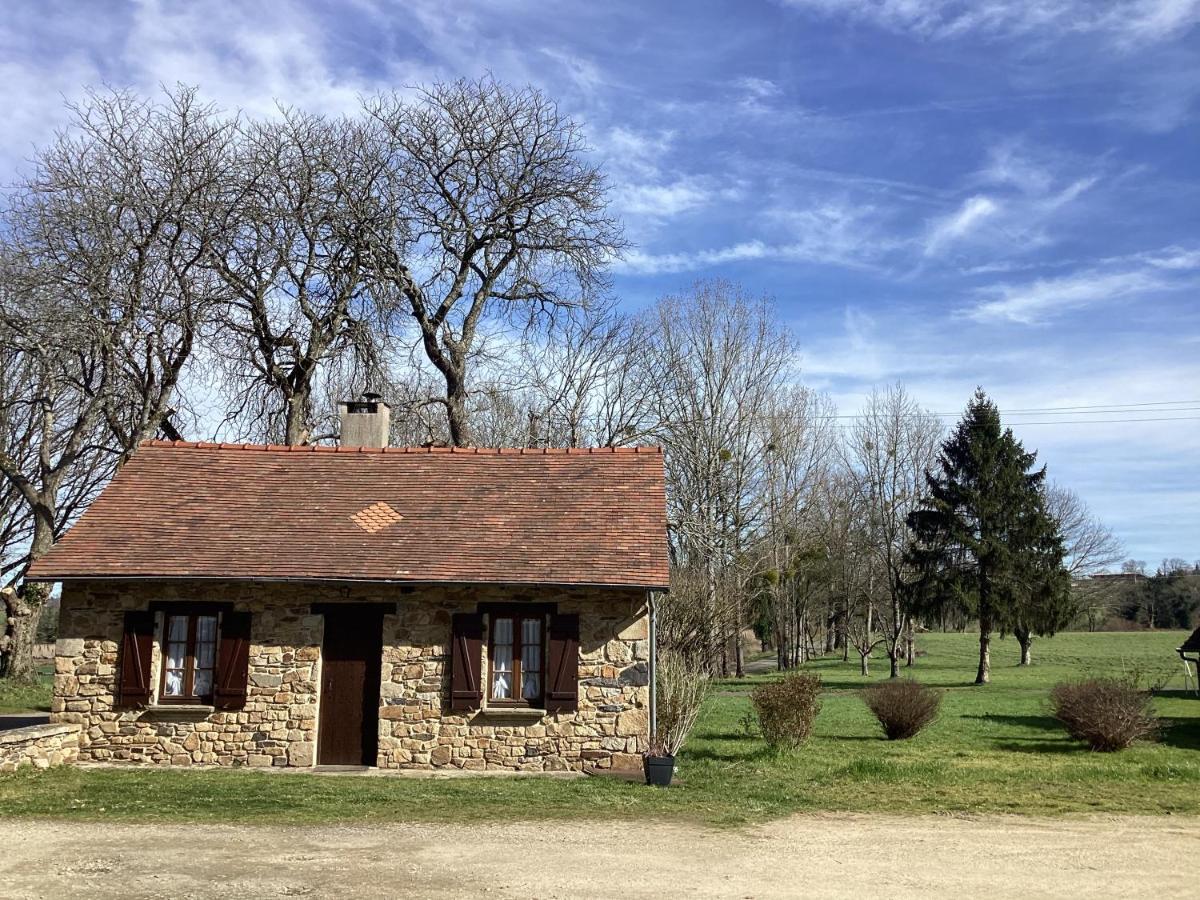 La Maisonnette Des Champs Pierre-Buffière Exterior foto